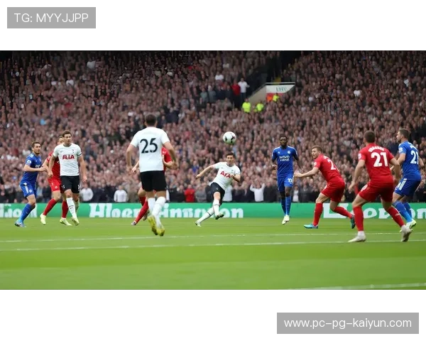 曼城阿尔瓦雷斯飞身铲射全场激情瞬间：燃爆赛场的英雄时刻